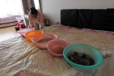 雷州楼上漏水，住户失联，小区没物管，业主维权难！律师来支招……